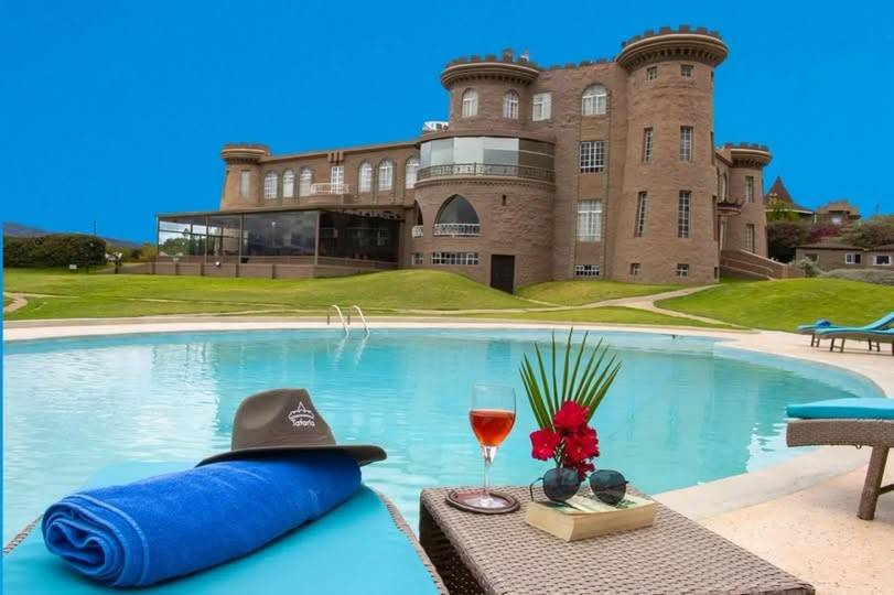 Tafaria Castle & Centre for the Arts Day Trip